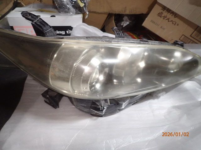 ウィッシュ ZGE20 後期 HID ヘッドライト ヘッドランプ 右 ichikoh 68