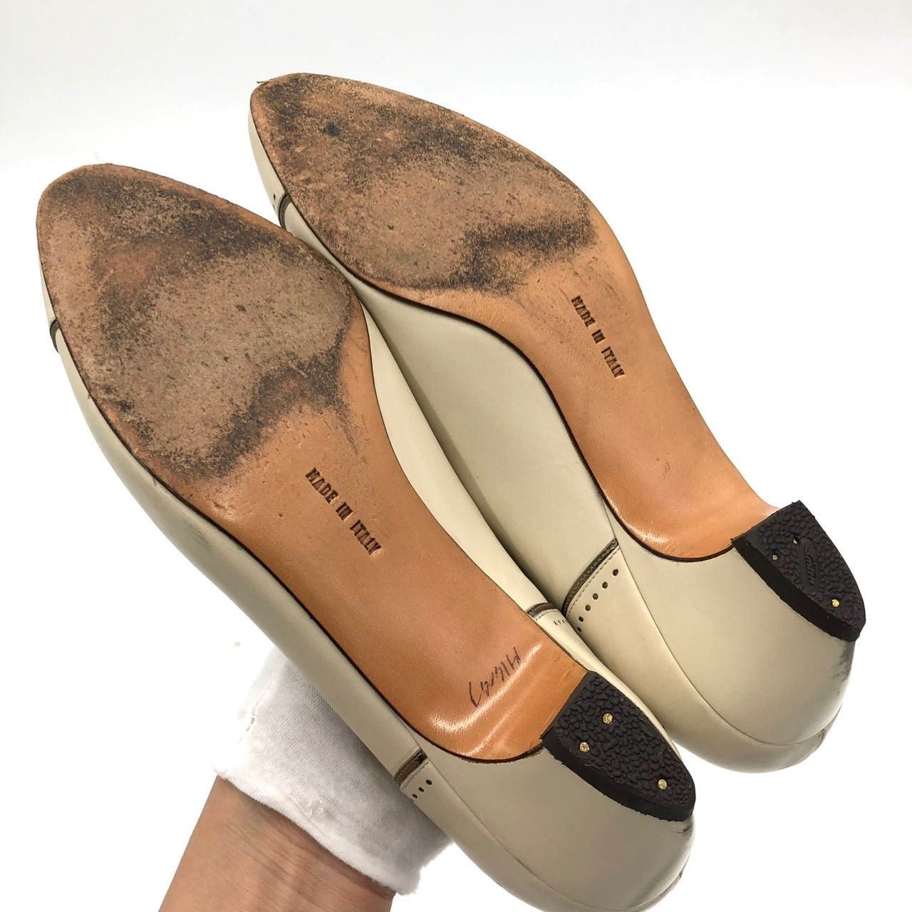 サルバトーレフェラガモ パンプス 7B 24cm アイボリー レザー ヒール