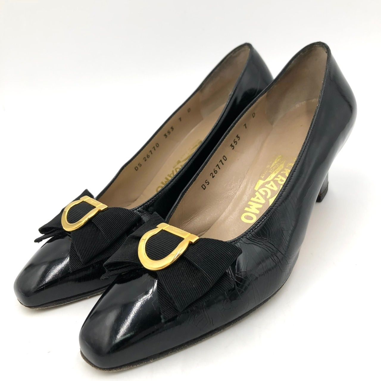 フェラガモ Salvatore Ferragamo パンプス ヴァラリボン 黒 ブラック