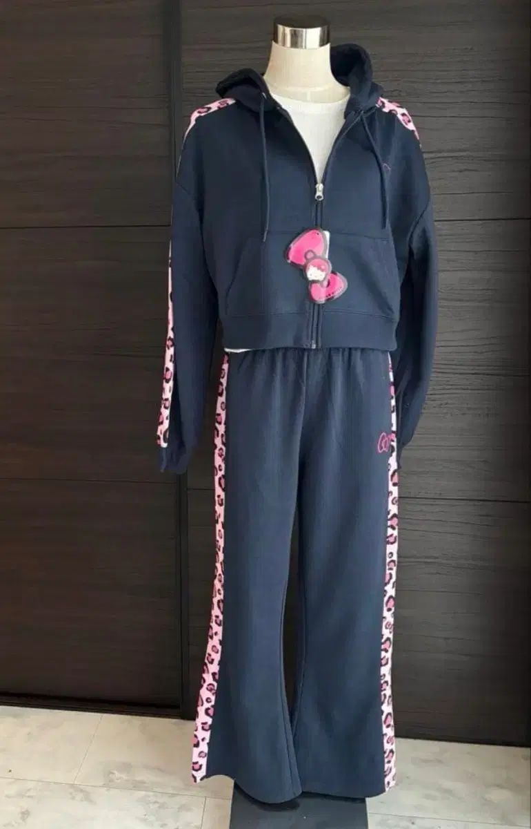 ハローキティ ギャル レオパード 3ピース セットアップ サンリオ フードジップアップ ジャージ