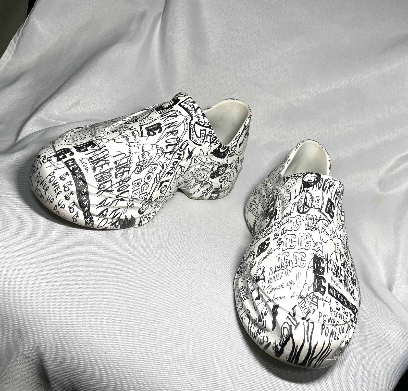  DOLCE GABBANAドルチェ ガッバーナ グラフィティプリント スリッポン スニーカー 41 27 cm 白 黒 ブラック ホワイト ドルガバ DG スリッポン 靴