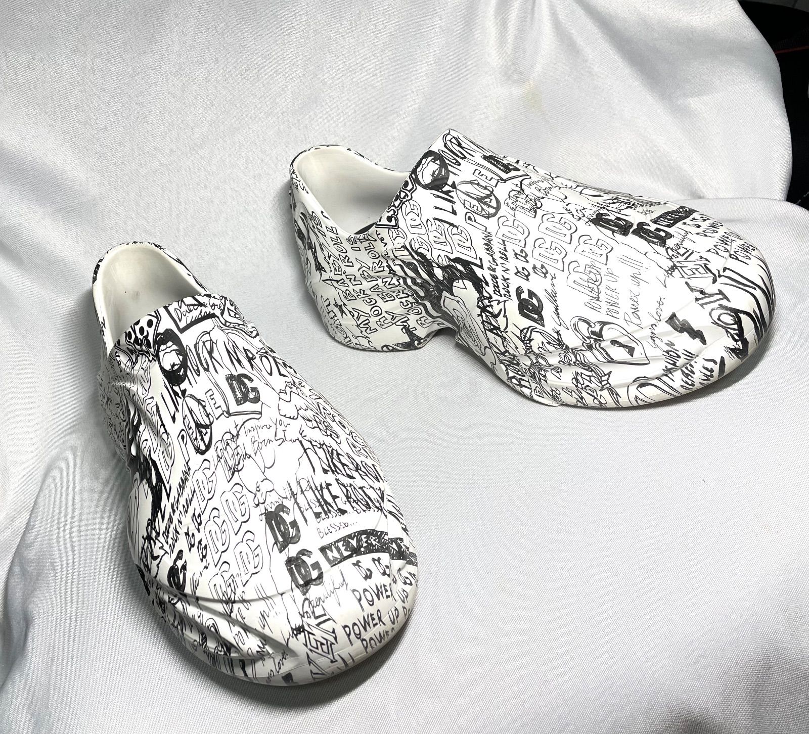 DOLCE&GABBANAドルチェ&ガッバーナ グラフィティプリント スリッポン 