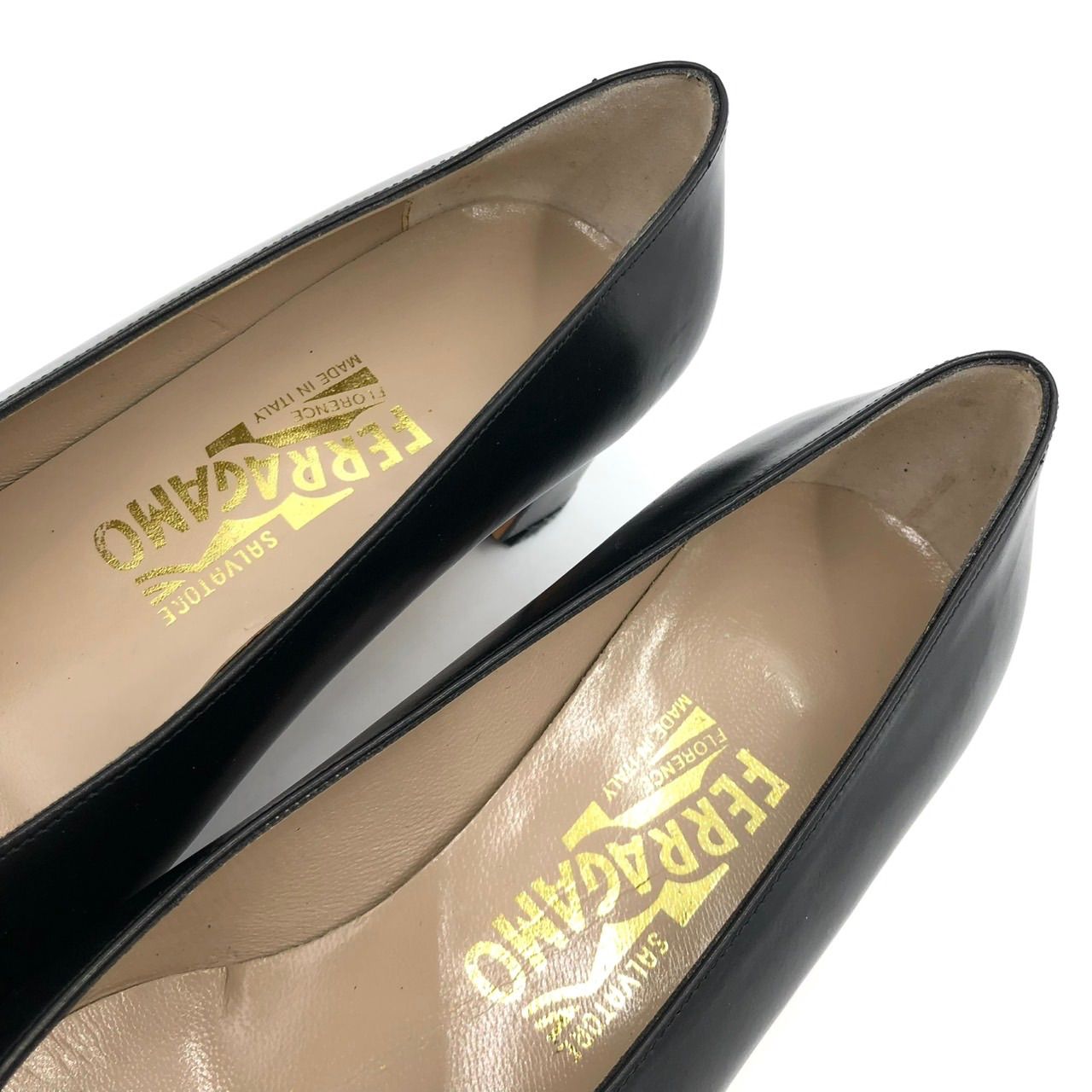 フェラガモ パンプス 24cm ブラック 黒 レザー 7D ヒール 4.5cm - メルカリ