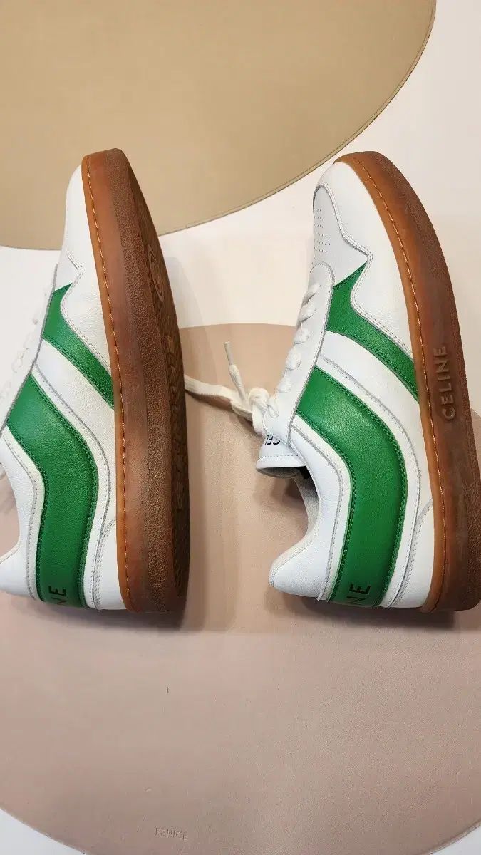 ロー スニーカー