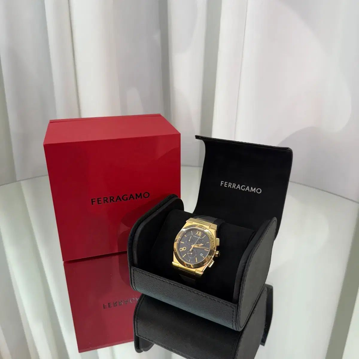 ほぼ FERRAGAMO フェラガモ ベガ クロノ クォーツ 時計