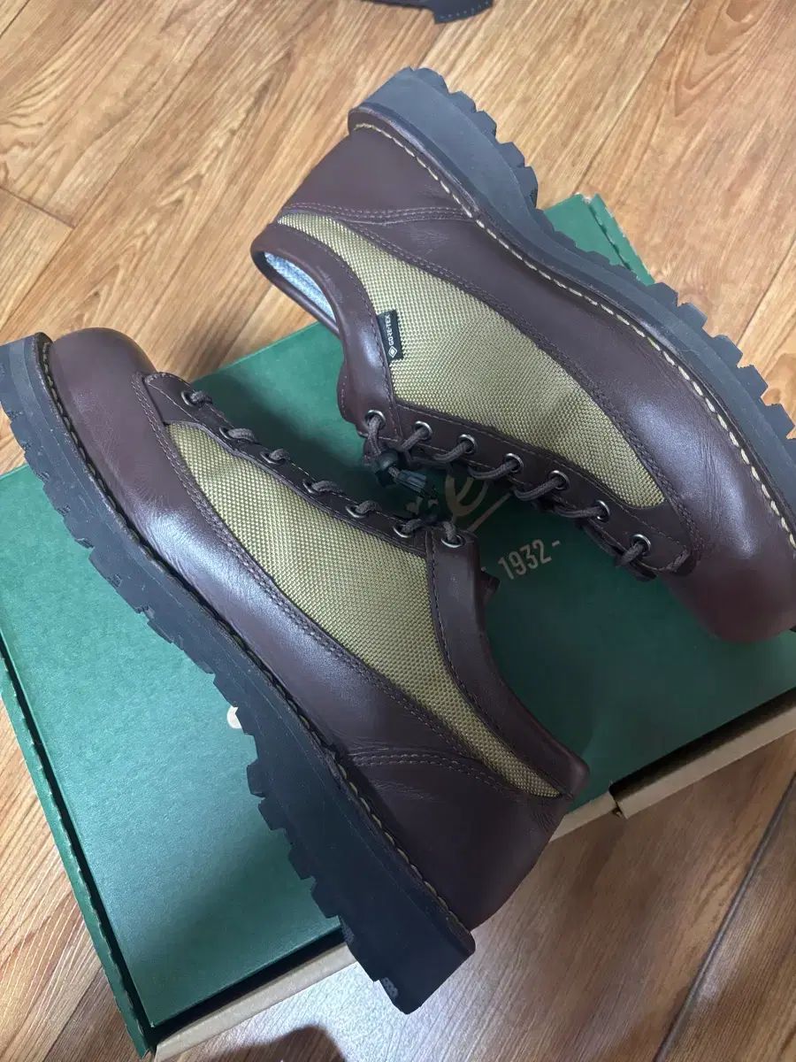 ゴアテックス ブラウン