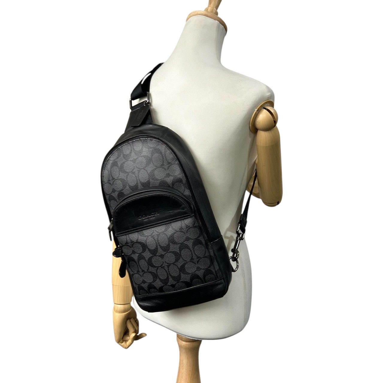 美品 コーチ COACH ボディバッグ スリングバッグ F39942 シグネチャー