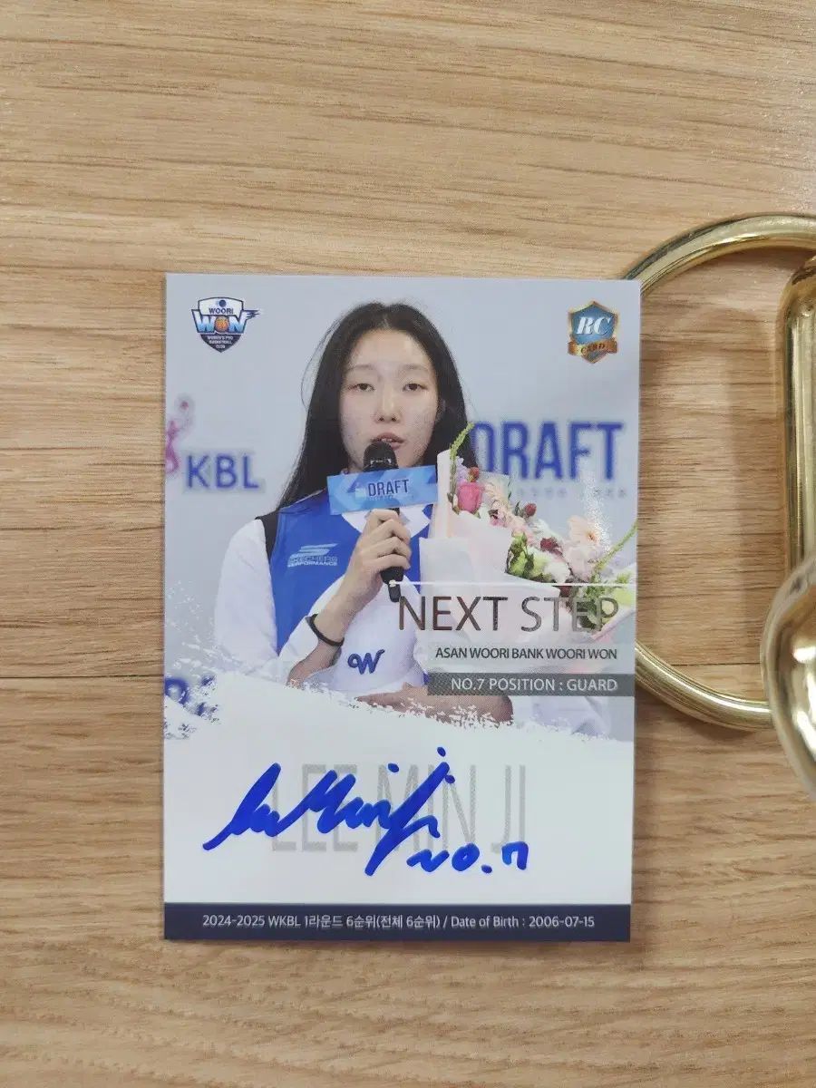 24 25 ビア wkbl 10 ウリ銀行 ミンジ MINJI ルーキー サインオート