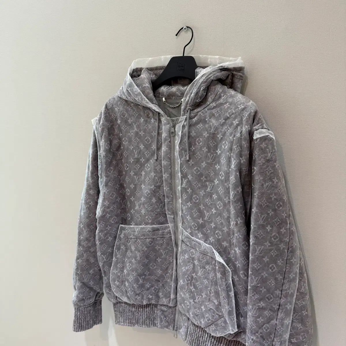 54サイズ 定価610 ルイヴィトン モノグラム オーガンザ パデッド