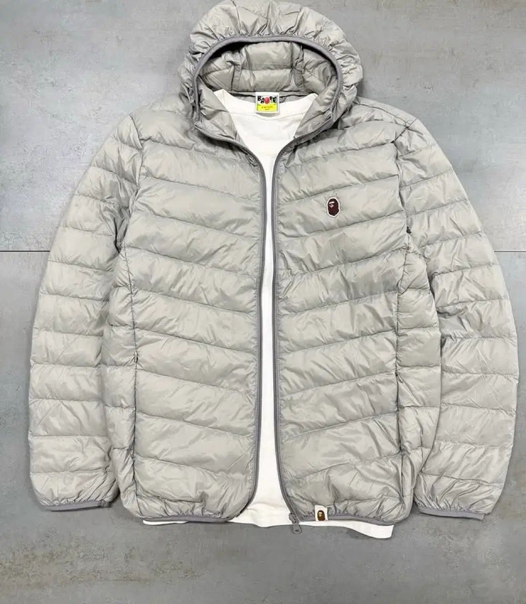 アベイシングエイプ グレー ダウン