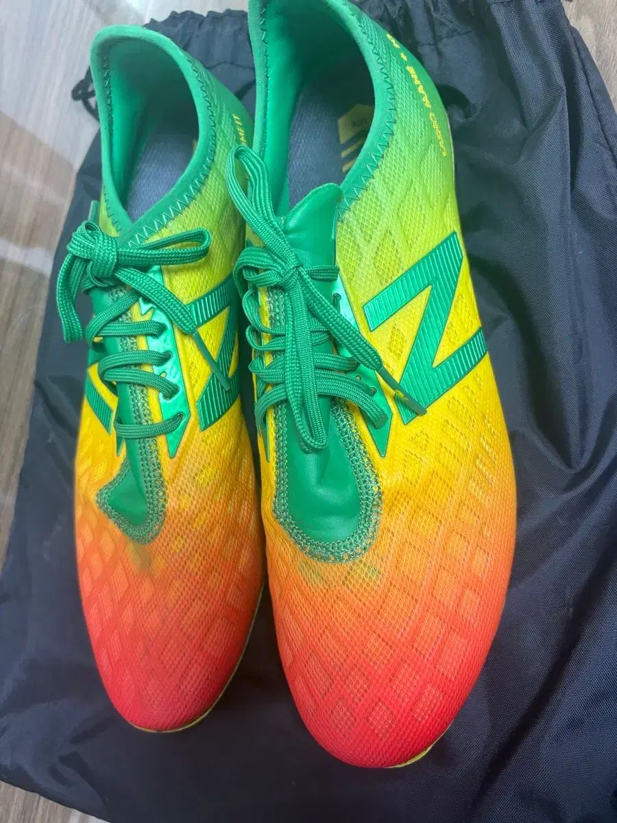 ニュー ンス サディオ マネ サッカーシューズ