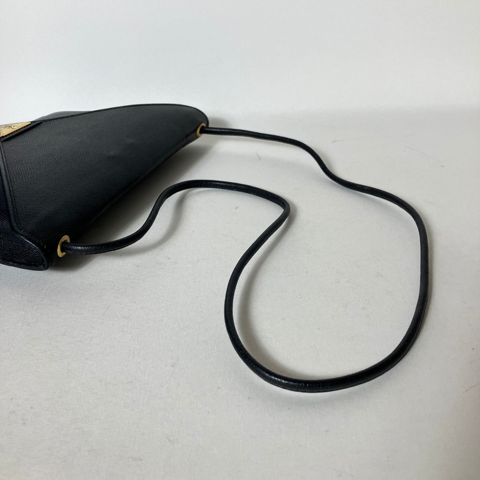 2512-96｜美品｜イヴサンローラン ショルダーバッグ レザー ブラック 