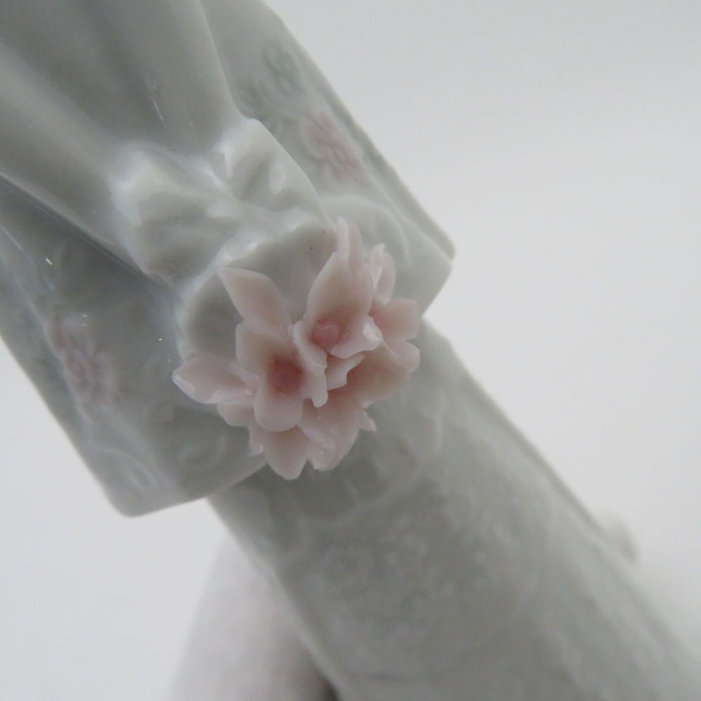 LLADRO　＃6200「ブライダルベル」磁器製　中古品 LLADRO リヤドロ 6200「Bridal Bell」 ブライダルベル 陶器 人形 女性