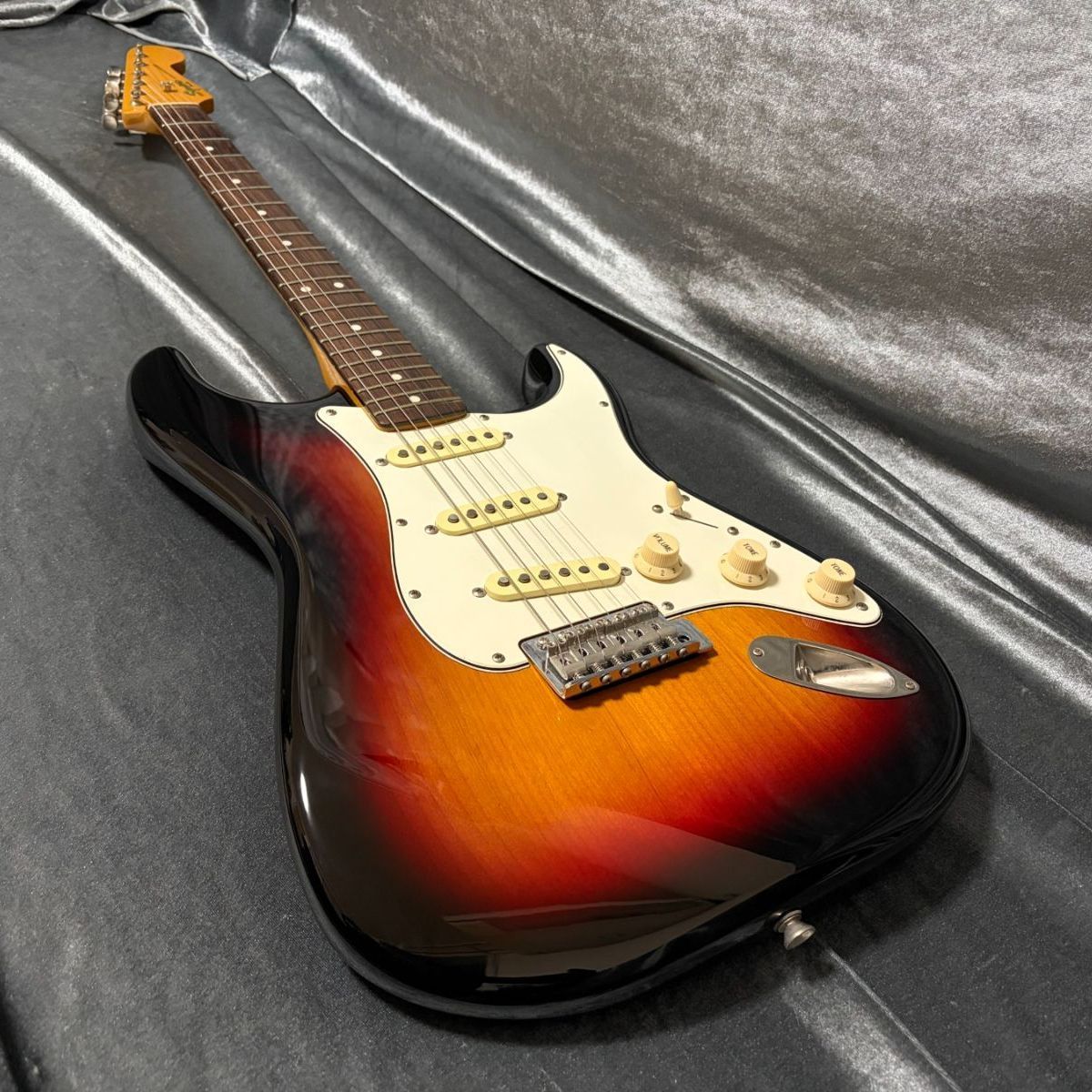 Fender直系サウンド 2013年製 Squier by Fender CLASSIC VIBE 60 s Stratocaster アルダーボディ期 エレキギター
