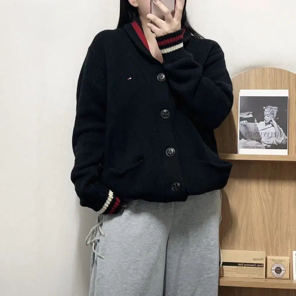 トミーヒルフィガー ブラック ネック ショルダートップ 厚手 カーディガン M