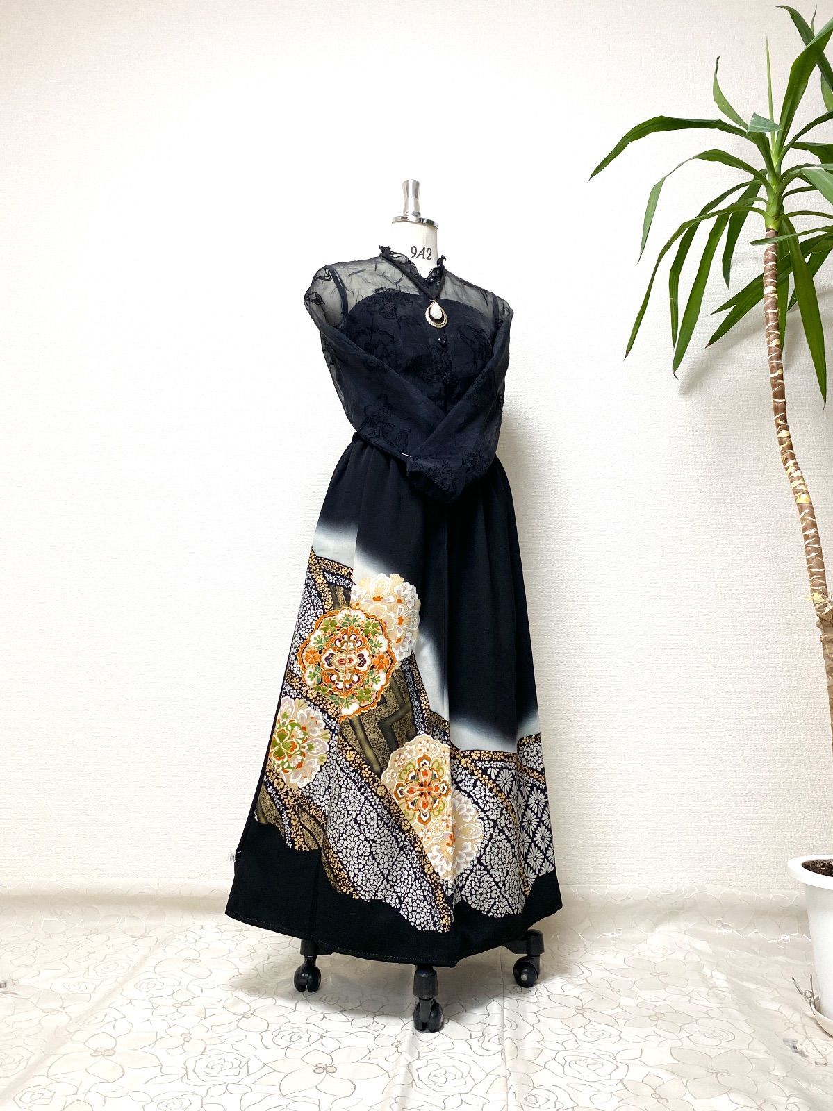 大人可愛いセレブ着物スカートフリーサイズ1点物黒留袖着物リメイクウエストゴムロングスカートフリーサイズ みハンドメイドNO 6068