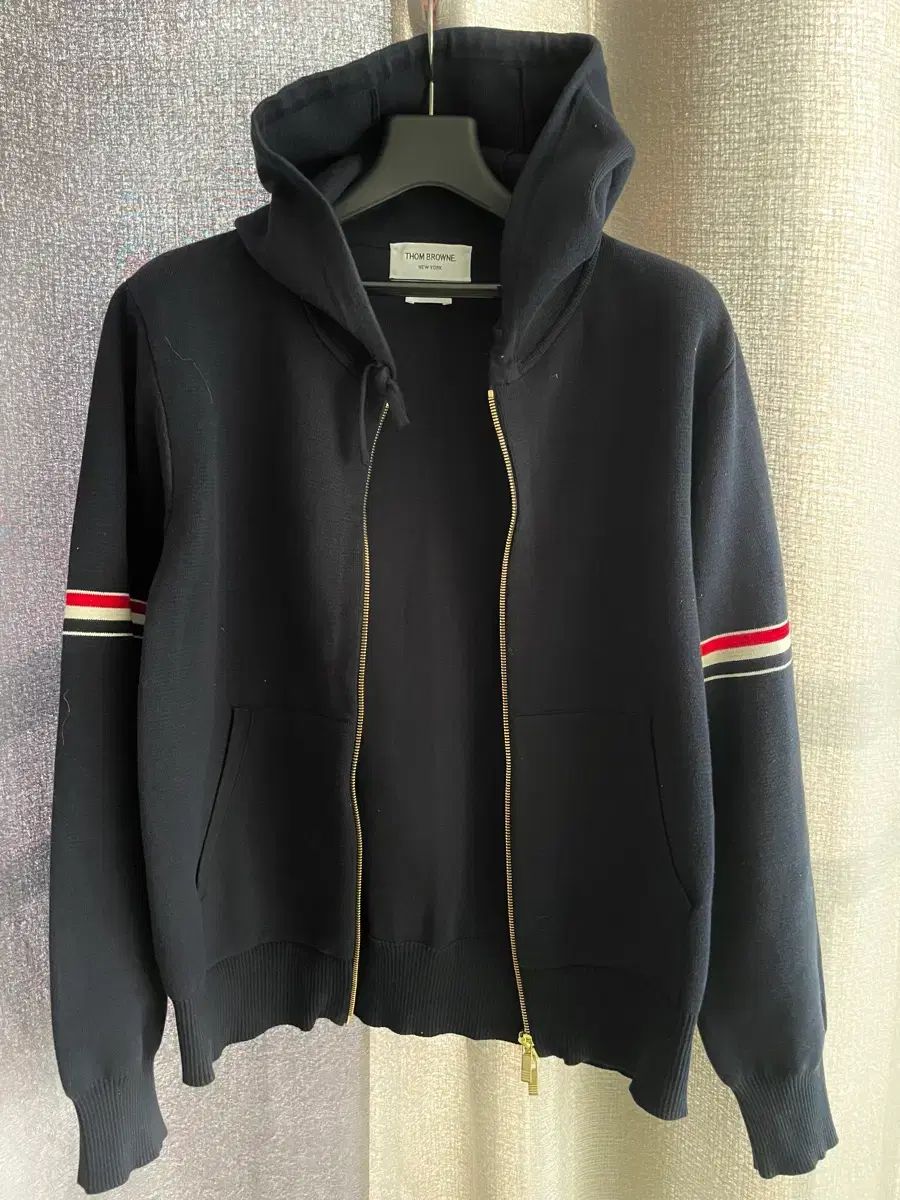 トム ブラウン 3本線 WHO ジップアップ