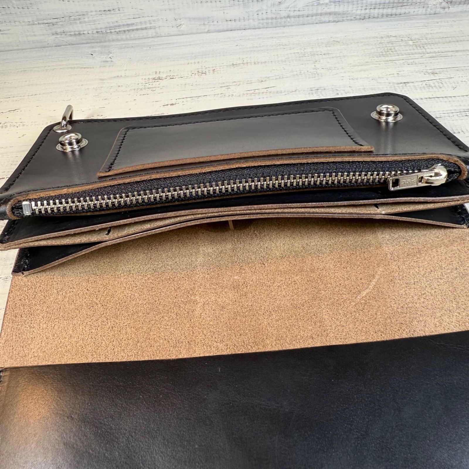 【トラッカーウォレット ロング 3層】 ブラック 茶芯 北米ステア シルバー トラッカーウォレット ロング 3層】クロムエクセル 茶芯 YKK シルバー