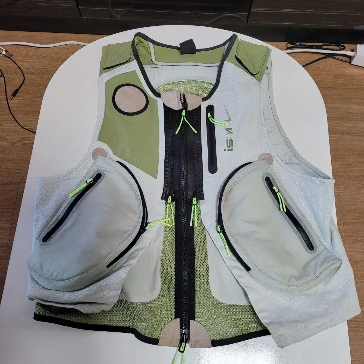 ナイキ ISPA ベスト ベスト グリーン/白 - メルカリ