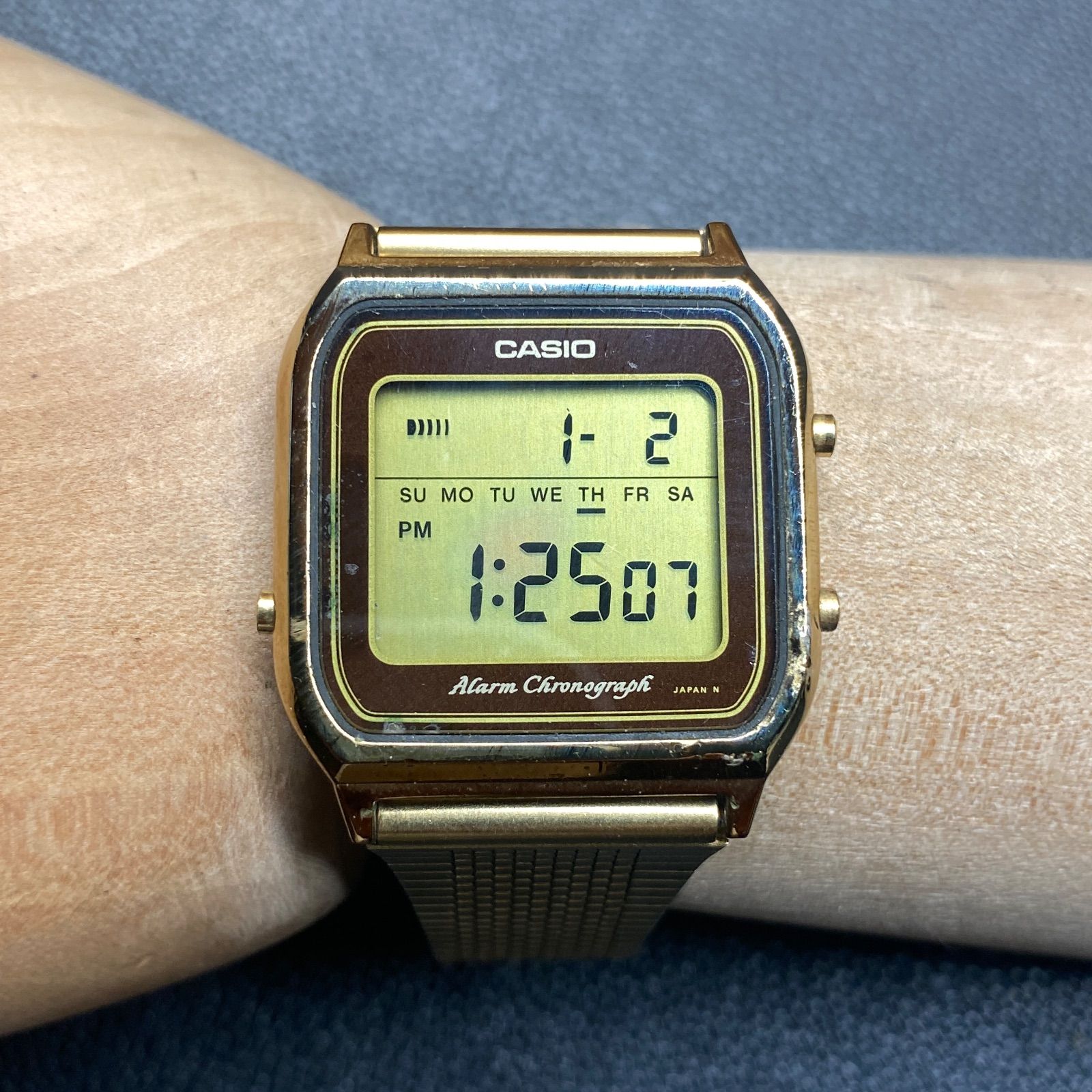 ヴィンテージ カシオ CASIO SA 70 G デジタル ゴールド メンズ 腕時計