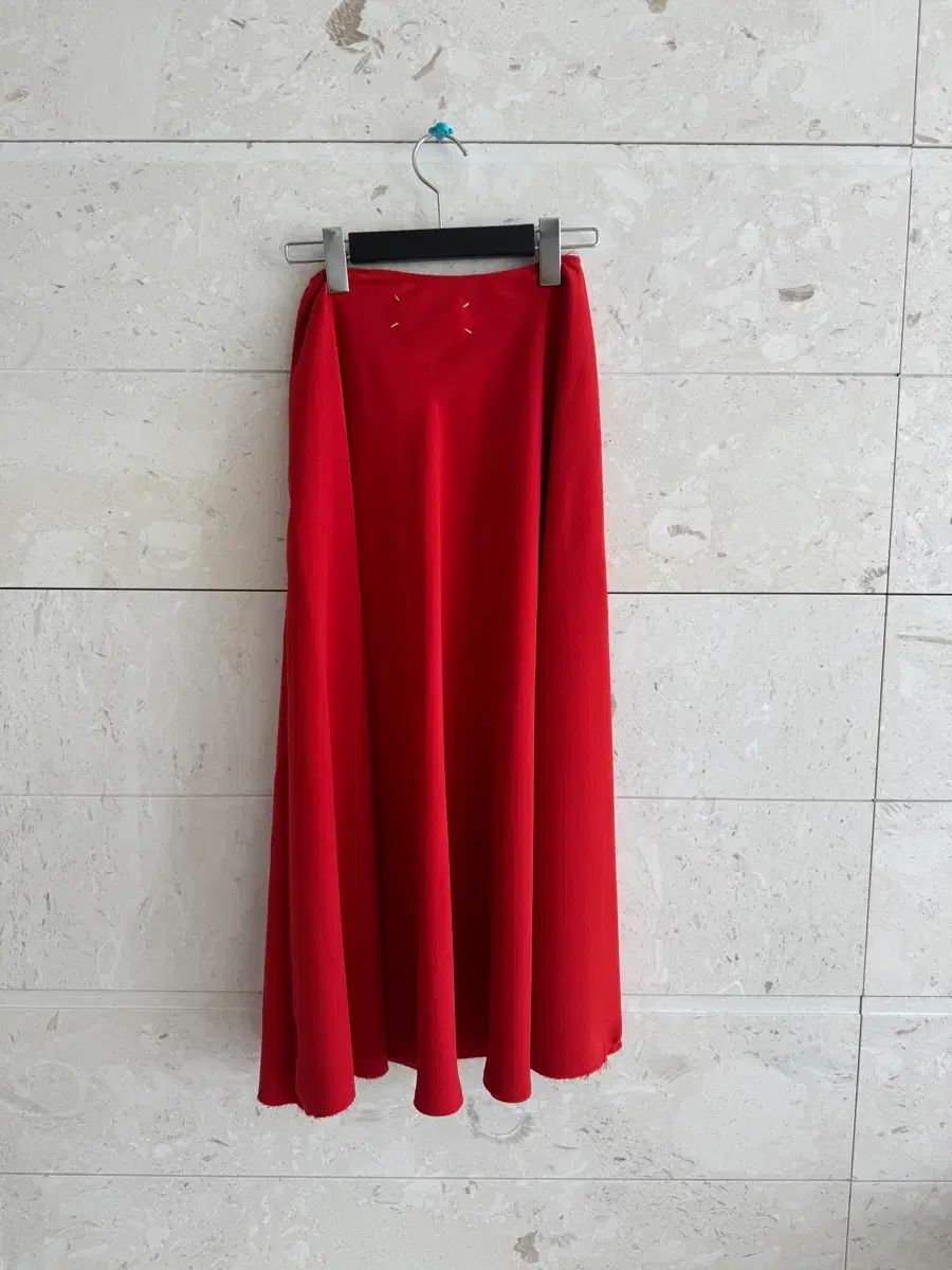 メゾンマルジェラ ミディスカート サイズ38 COLOR だ홍 ? その他 ひざ丈スカート スカート