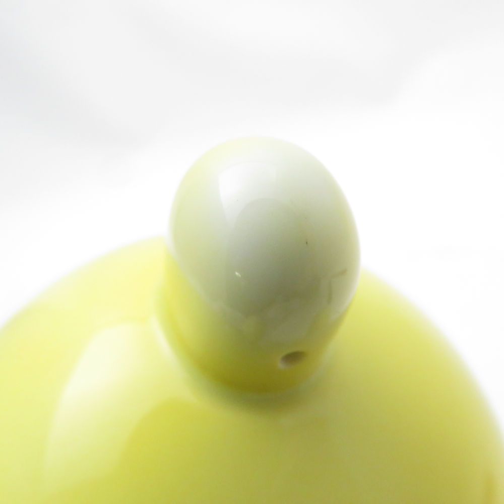 美品 Fukagawa Seiji 深川製磁 黄地兎(うさぎ) 三ツ足マグカップ