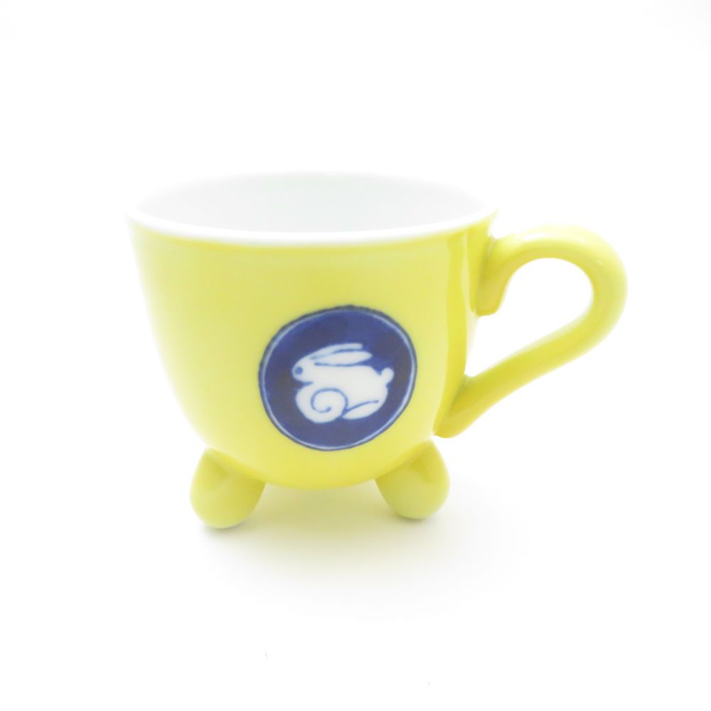 美品 Fukagawa Seiji 深川製磁 黄地兎(うさぎ) 三ツ足マグカップ