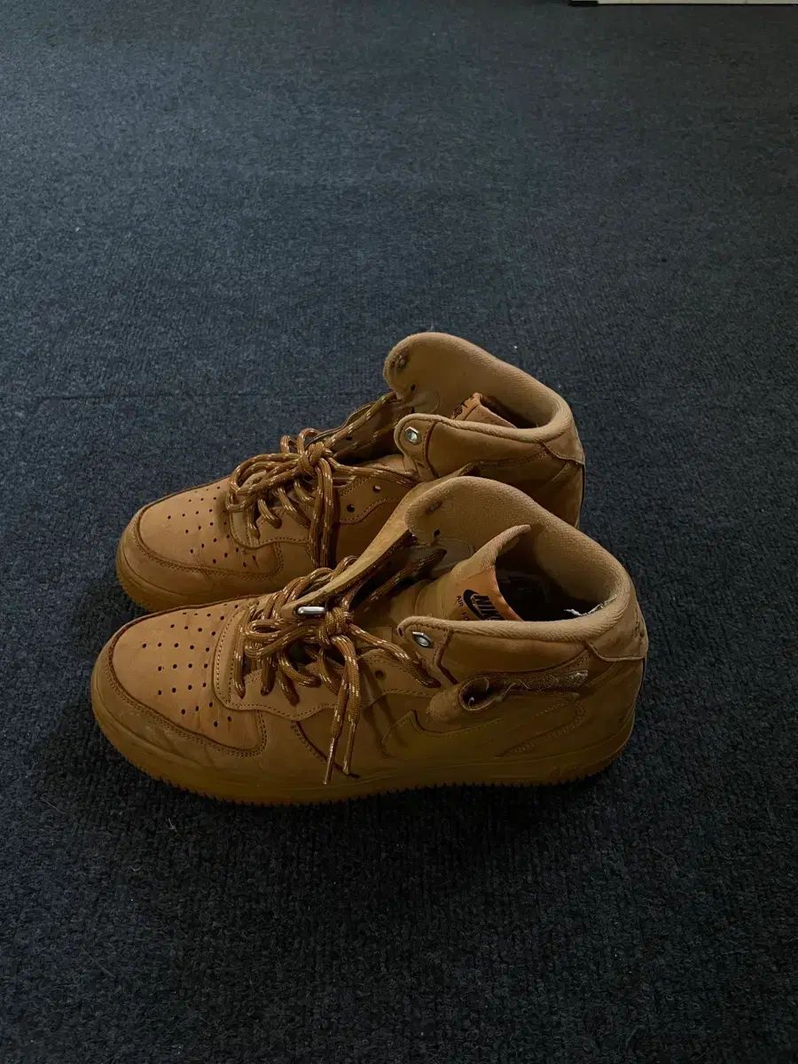 ナイキ エア フォース 1 ブラウン ミッド