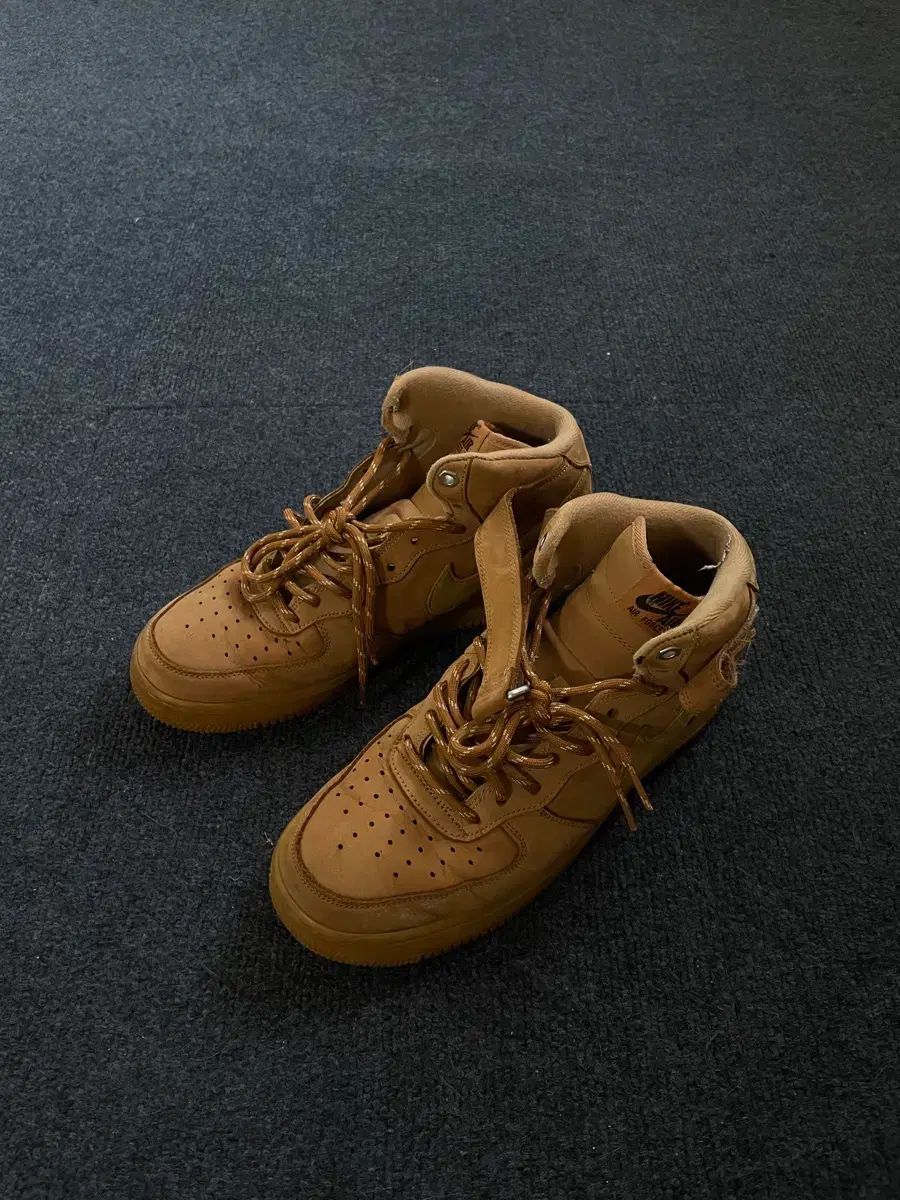 ナイキ エア フォース 1 ブラウン ミッド