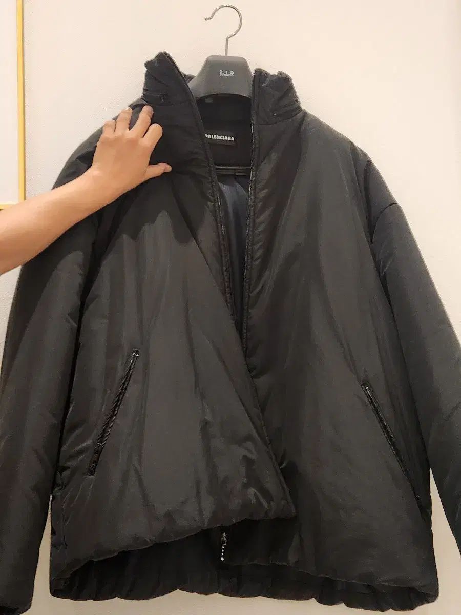 バレンシアガ バックロゴ ブラック ダウン アウター 46 105