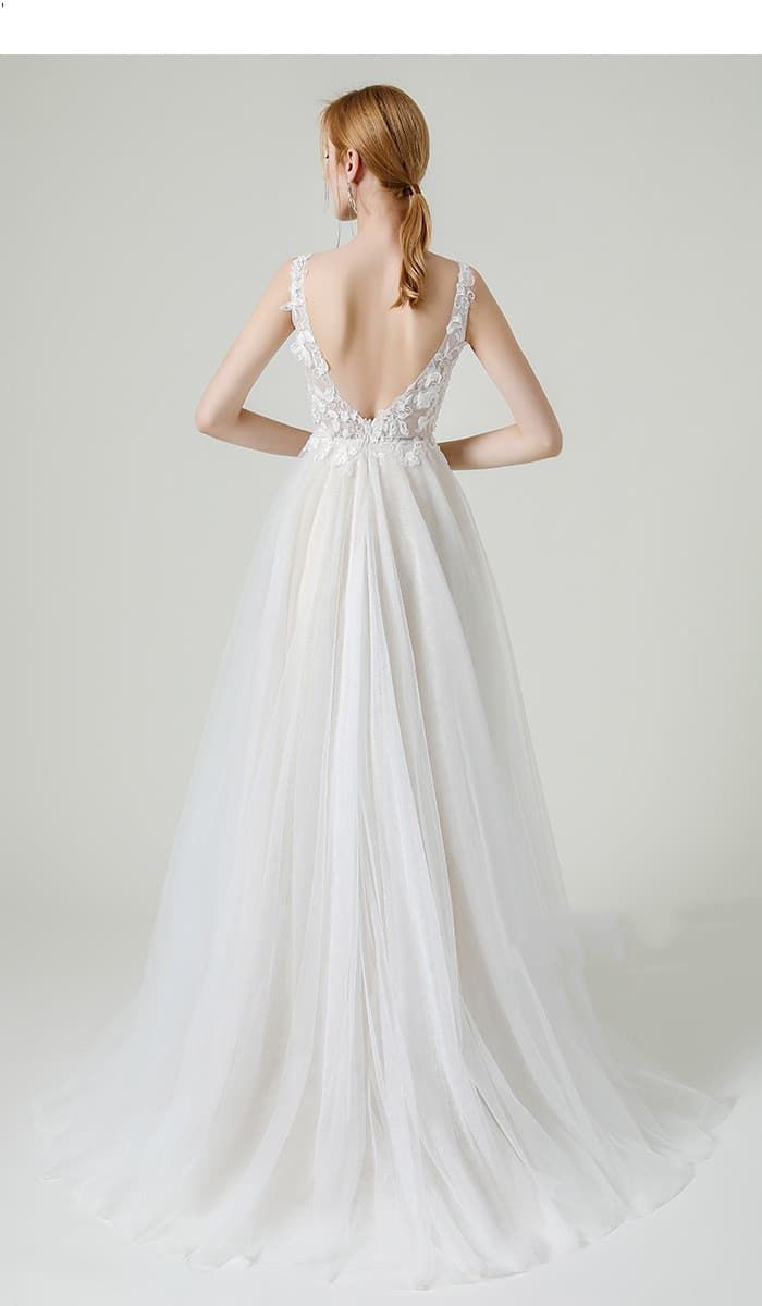 ウェディングドレス ♥ トレーン ウエディング ドレス チュール フォトウェディング 二次会 ノースリーブ レース 前撮り 後撮り Vネック Aライン花嫁 刺繍 リゾート 海外挙式 限定デザイン 着回しアイテム