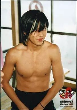 中古】生写真(ジャニーズ) NEWS/山下智久/膝上・上半身裸/「Johnny's