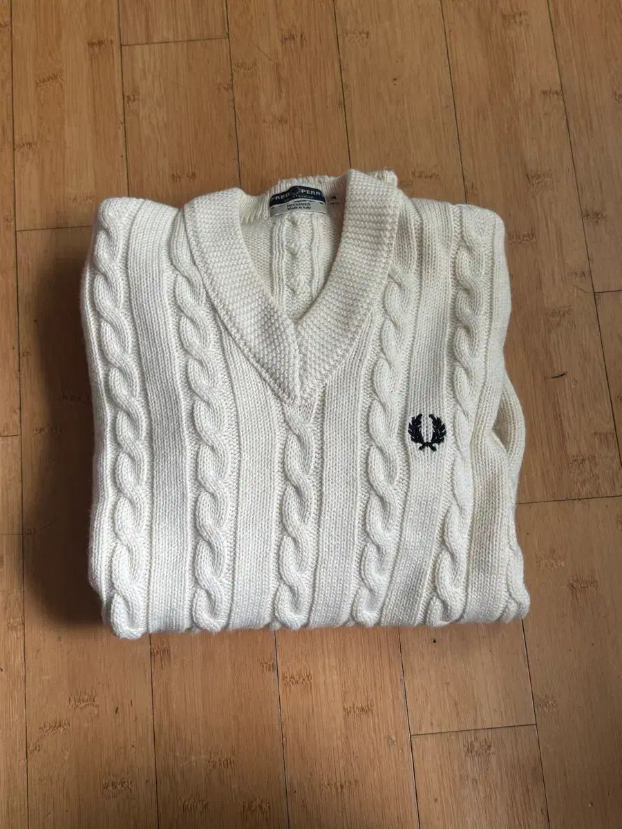 フレッドペリー ケーブル ニット アイボリー
