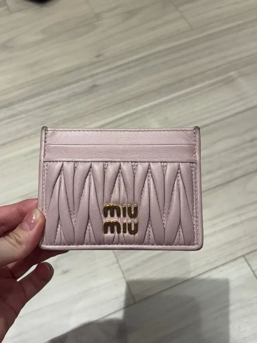 MIU ミュウミュウ カードウォレット アラバスター ピンク