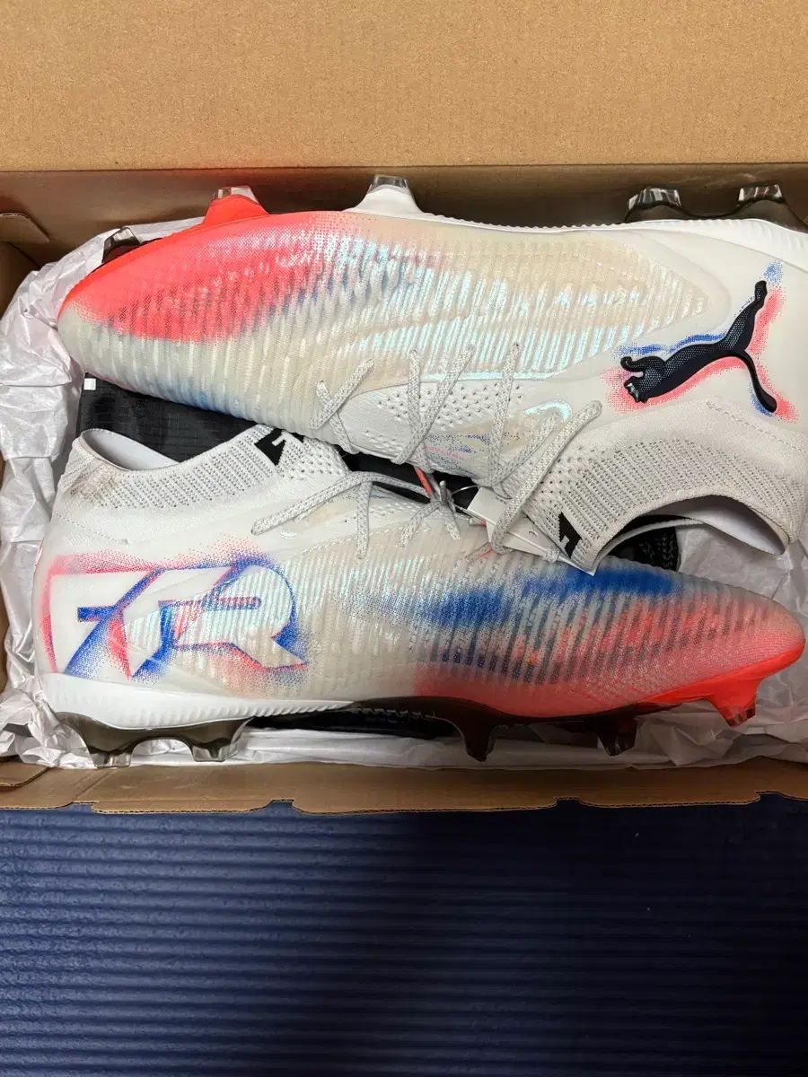 プーマ PUMA 퓨처 Hello Future Z サッカーシューズ 白 レッド ブルー