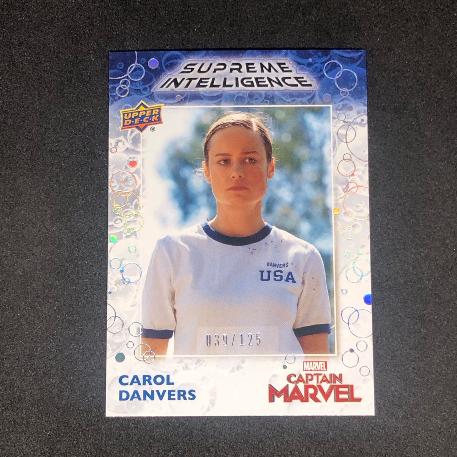 ブリー・ラーソン サイン入り写真　MARVEL Amazon.co.jp: HWC Trading ブリー・ラーソン ギフト USL サイン入り