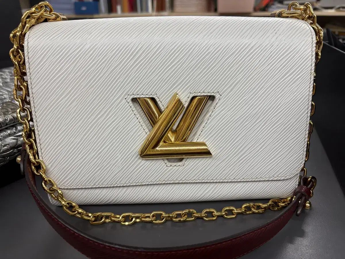 ルイヴィトン 白 バッグ ゴールド チェーンバッグ