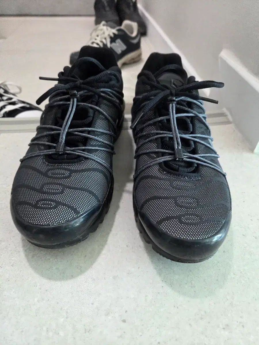 ナイキ エアマックス プラス オールブラック カラーです 参考 ナイキエアマックスプラス 商品