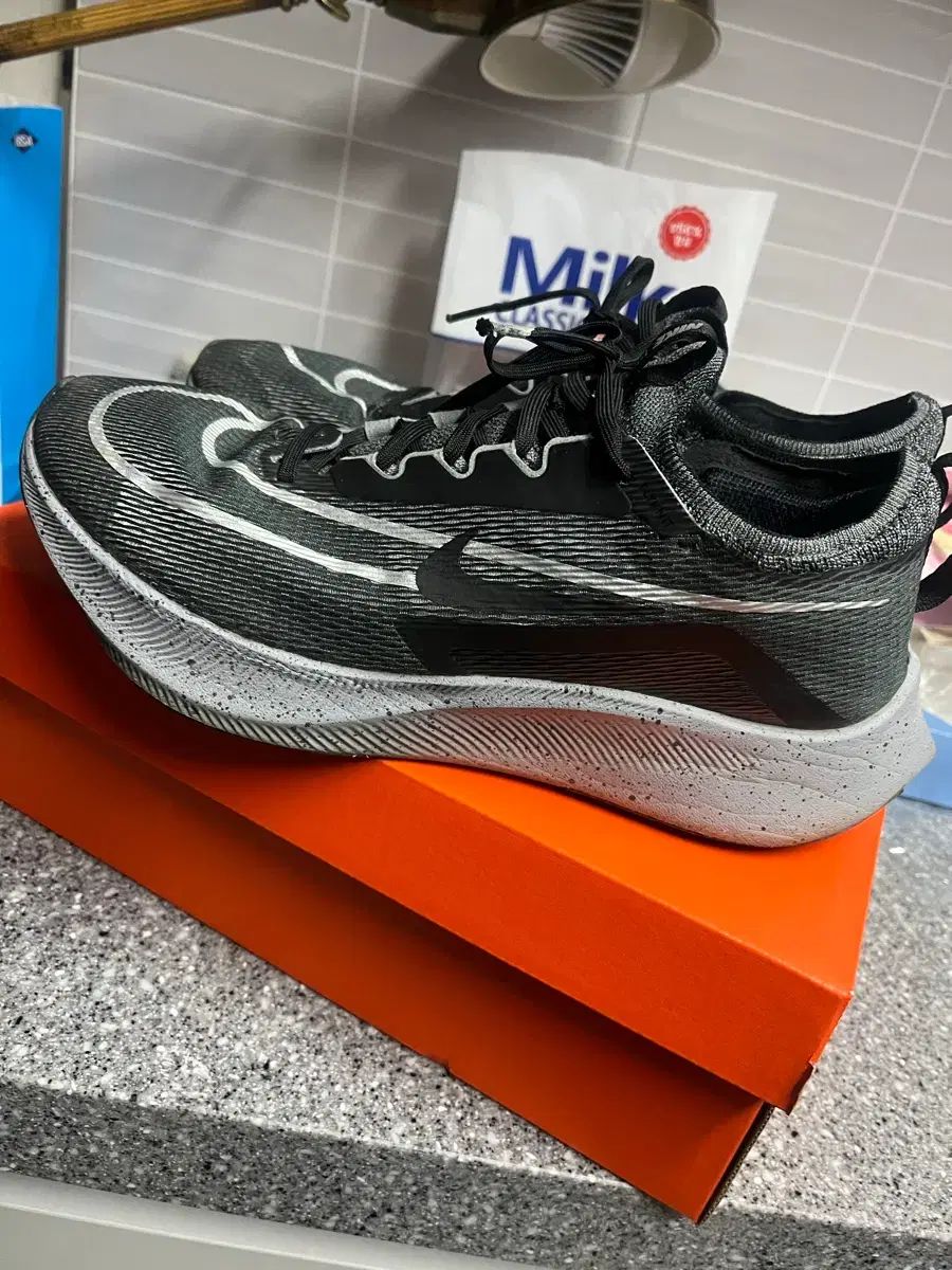 ナイキ ズームフライ 4 ランニングシューズ