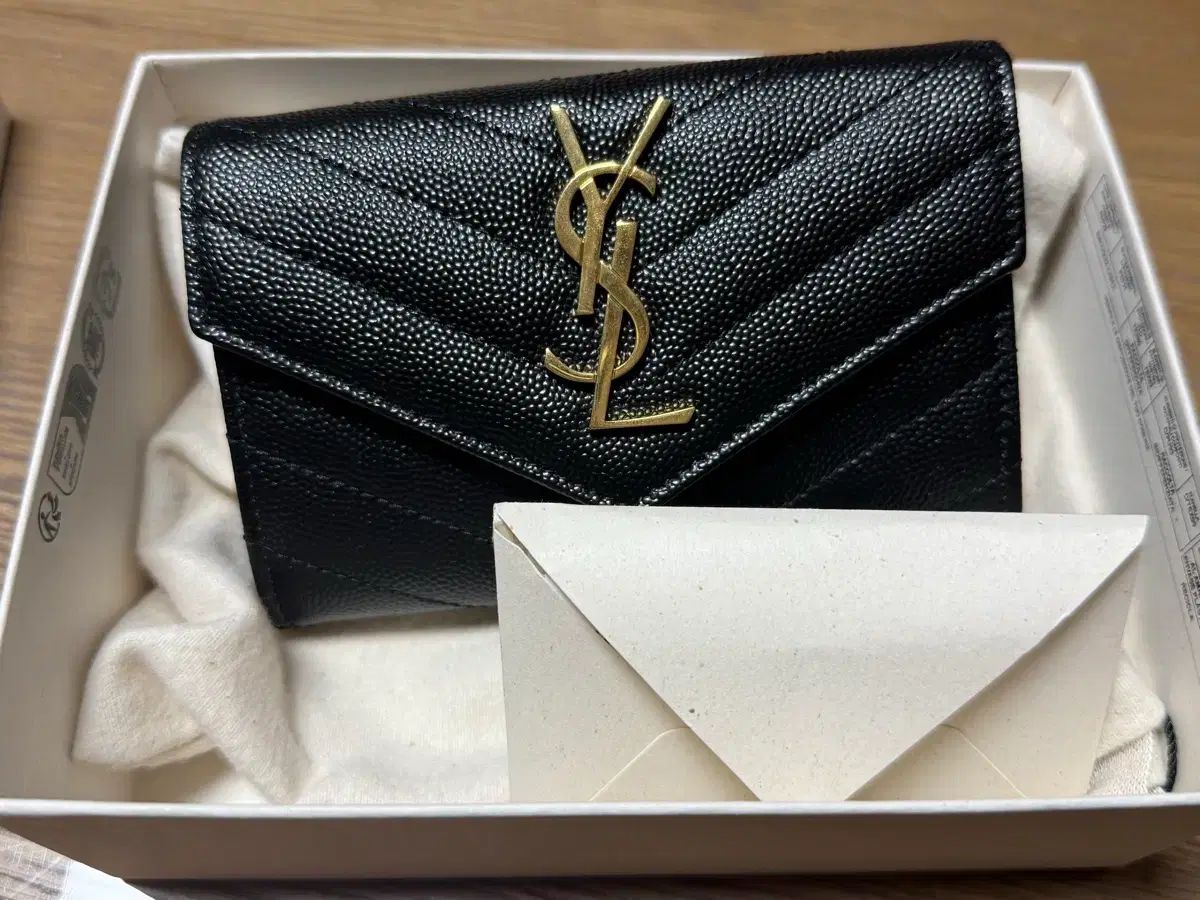 イヴ サンローラン カードウォレット