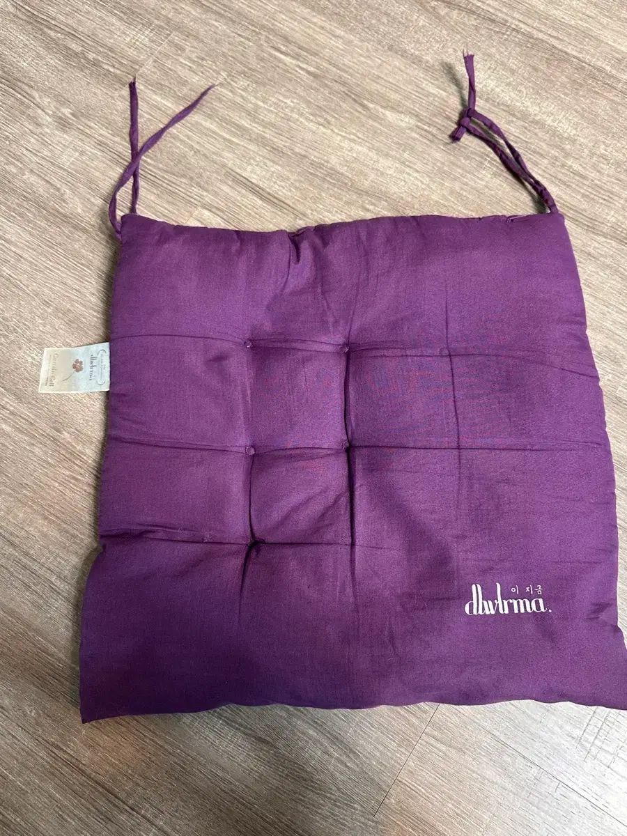 IU チェジュ コンサート クッション