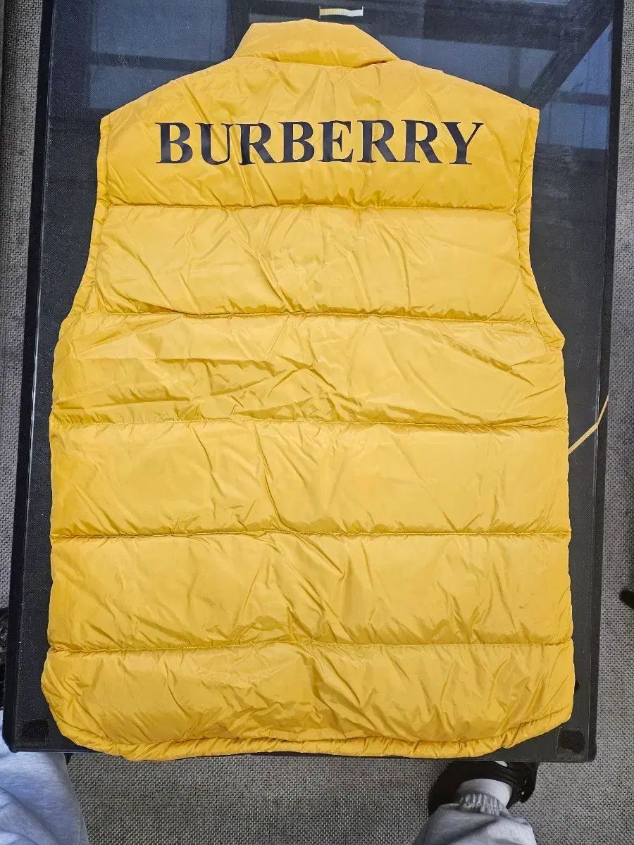 バーバリー ダウンベスト サイズ48 100程度