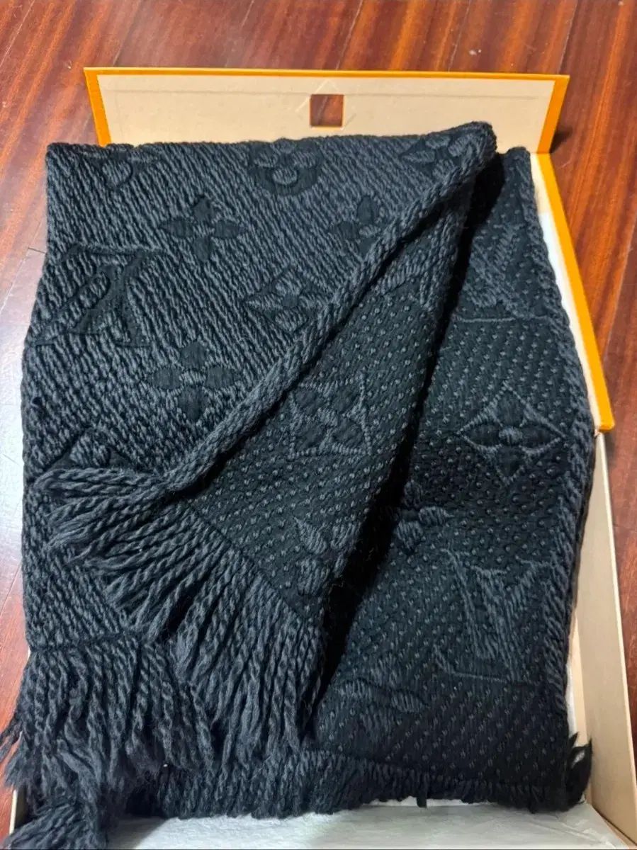 ルイヴィトン ロゴマニア マフラー