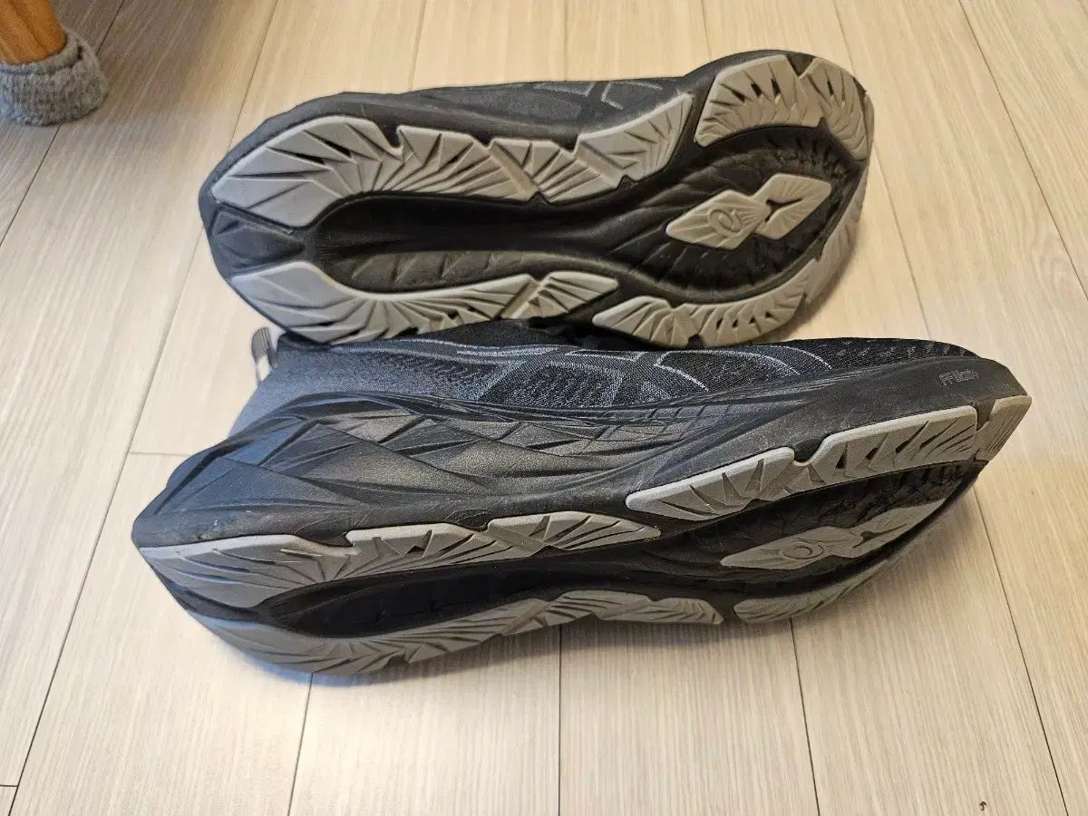 ブラック ランニングシューズ