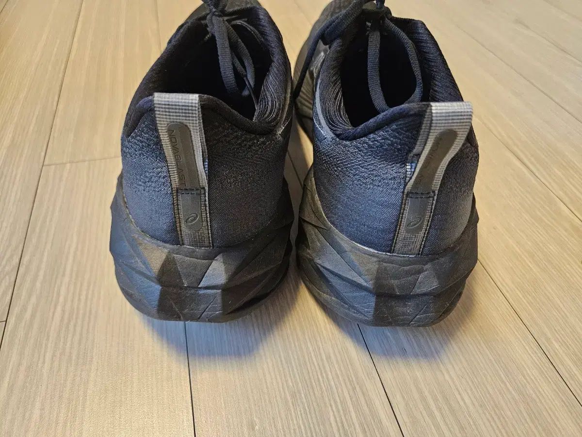  アシックス ノヴァブラスト4 285 ブラック ランニングシューズ その他 靴