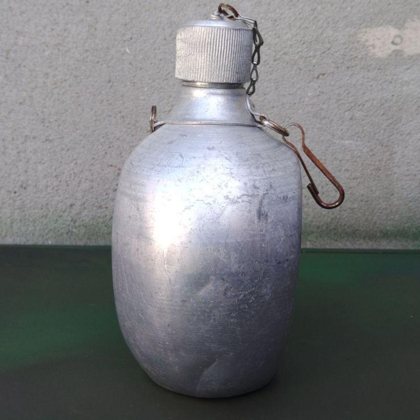 ⊞ドイツ軍のアルミ製＊水筒（実物） ドイツ軍水筒