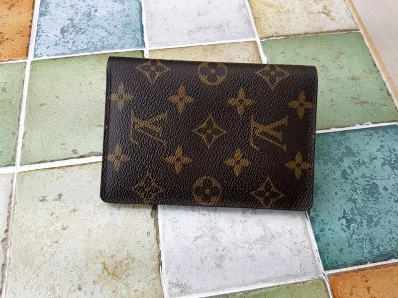 ルイヴィトン レディース パスポートケース