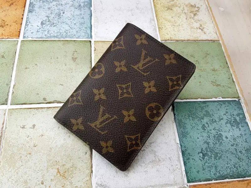 ルイヴィトン レディース パスポートケース