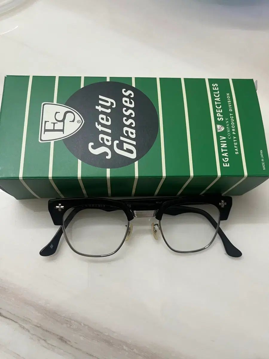 ラシットポ エガートニブ ラスト メガネ