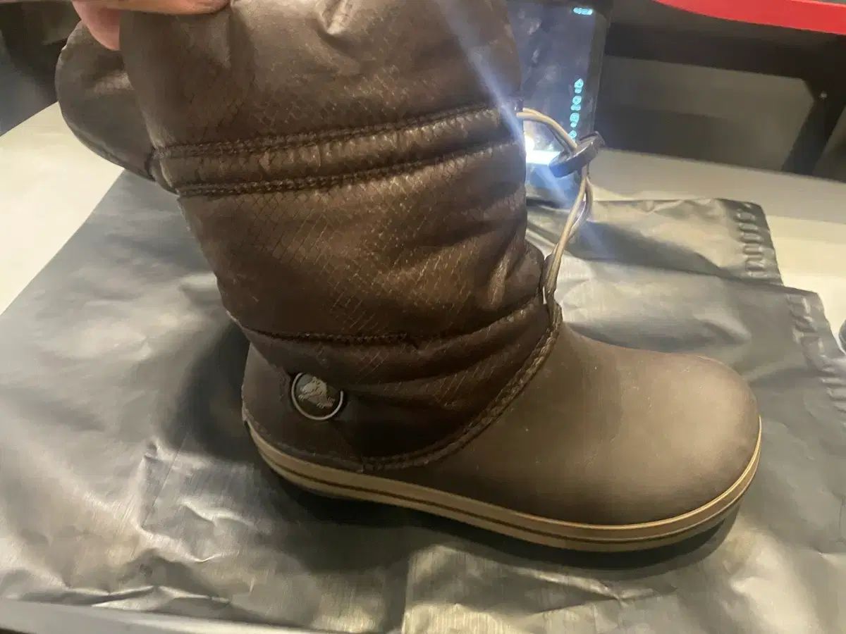 Crocs ウィンター ファーパフ ブーツ ブラウン